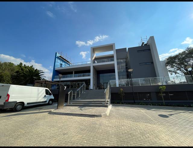 2,173M² OFFICE TO LET IN BRYANSTON
